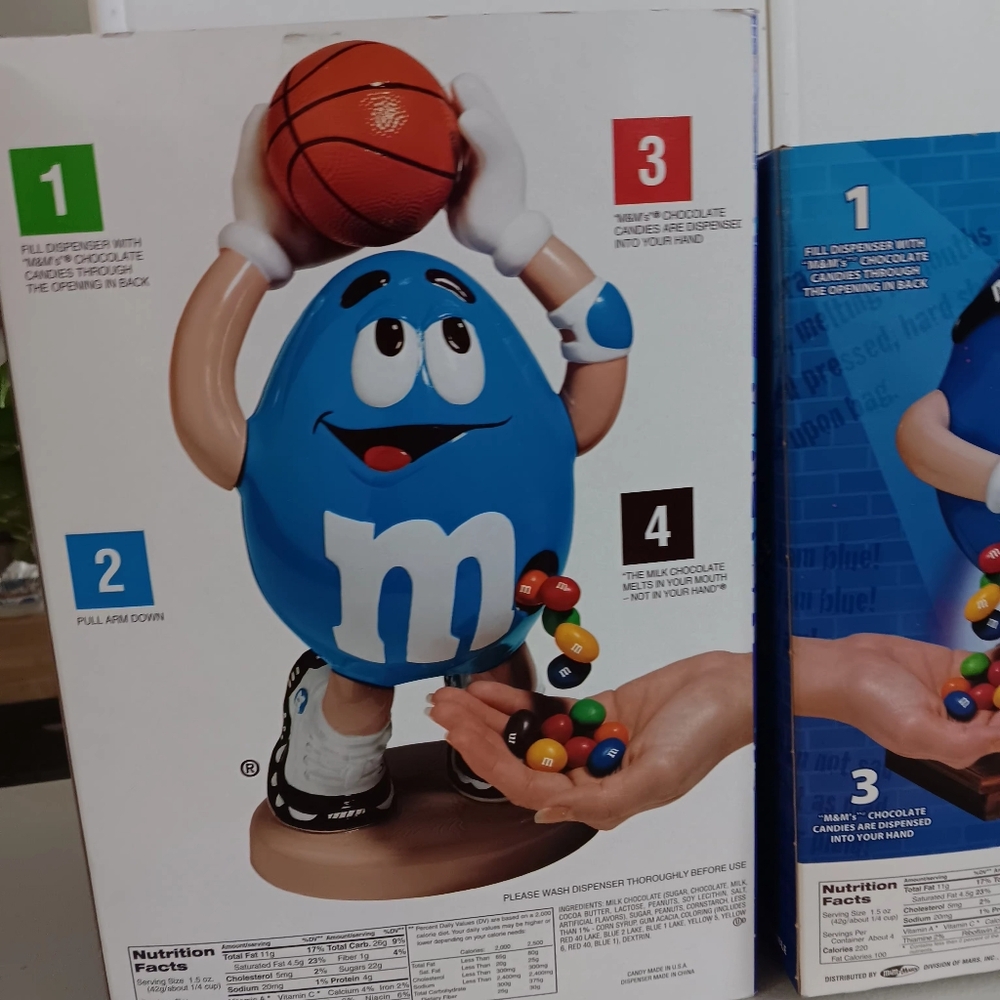 Vintage big BLUE PEANUT M&M Candy dispenser Basketball, 90's?